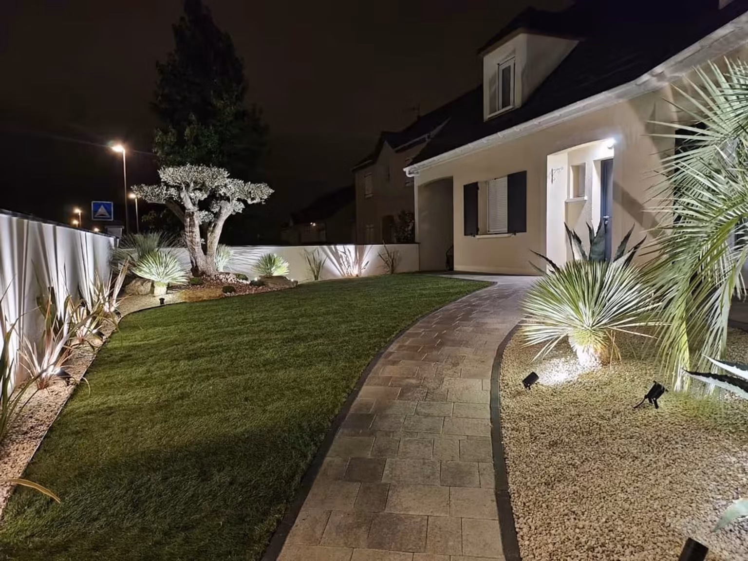 Allée lumineuse & jardin contemporain